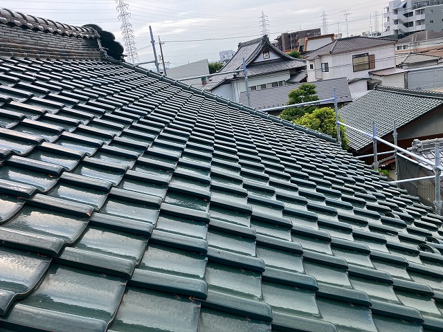 瓦のズレや浮きを確認